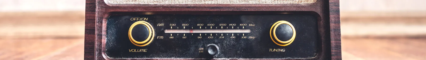 retro radio wide view