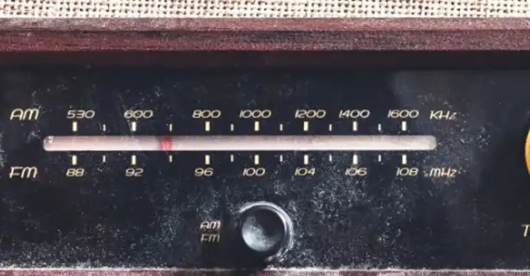 retro radio wide view