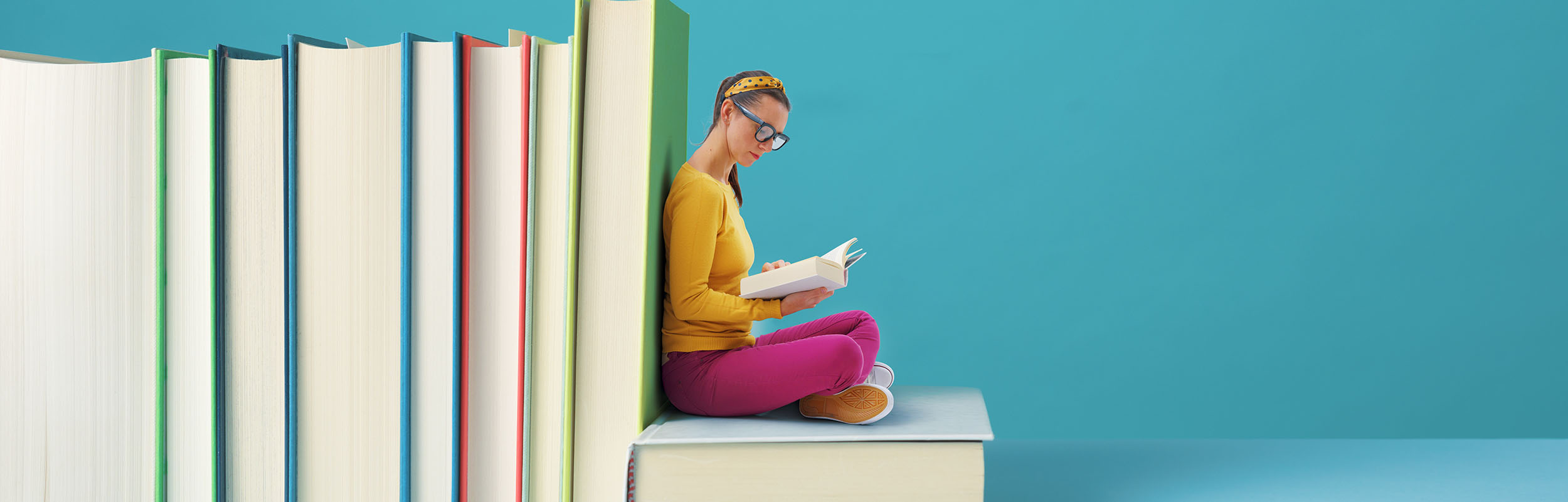 3Woman Sitting On Books Reading Web 2