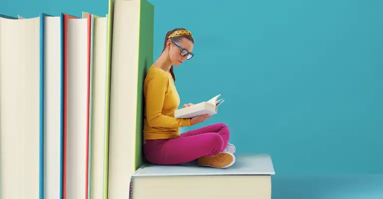 3Woman Sitting On Books Reading Web 2