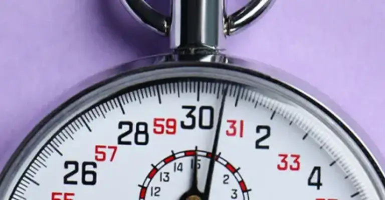 stopwatch lilac background (1)