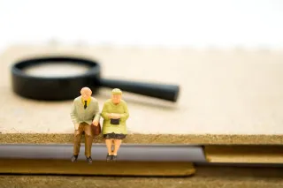 Elderly couple magnifiying glass small